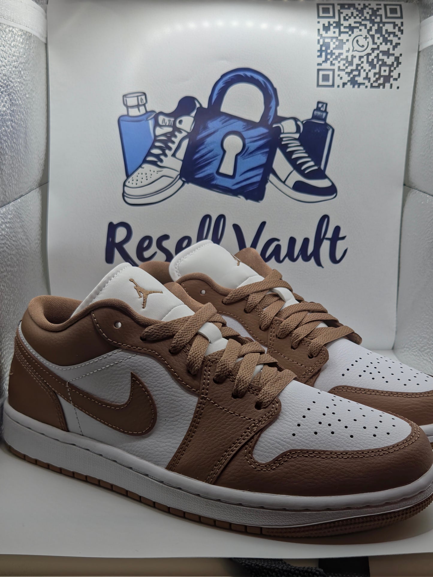 Nike Air Jordan 1 Low trainers in brown and white